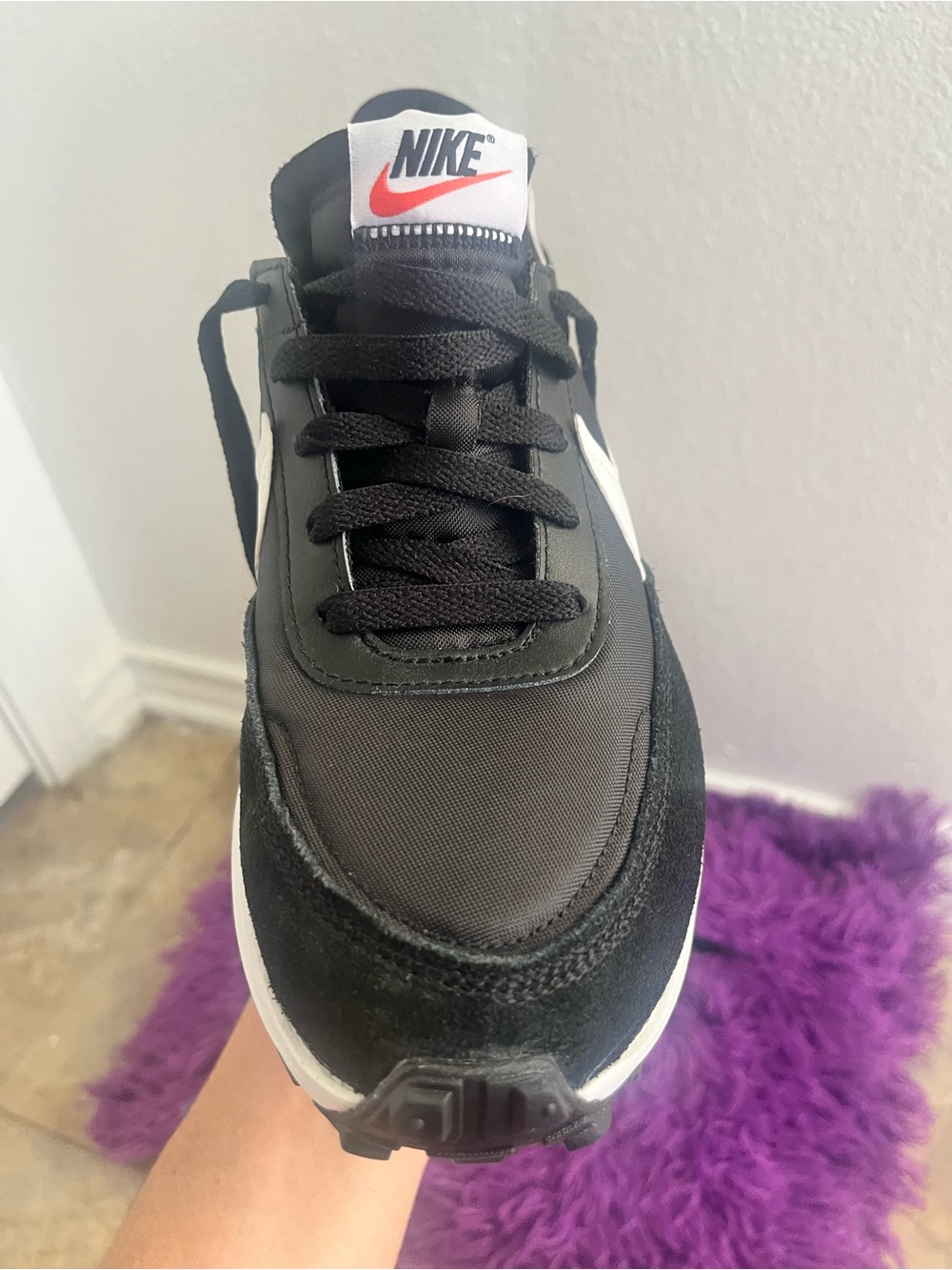 Nike Women’s Black & White Low-Top Sneakers - Picture 7 of 8